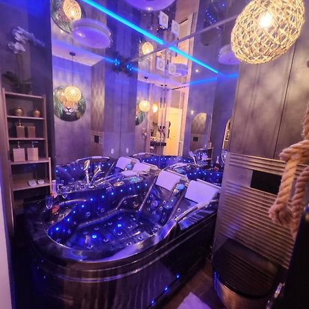 Warszawa Wola Wyjatkowe Studio Z Jacuzzi, Sauna I Fotelem Do Masazu - Exceptional Studio In Warsaw With Jacuzzi, Sauna And Massage Chair מראה חיצוני תמונה