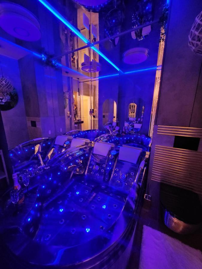 Warszawa Wola Wyjatkowe Studio Z Jacuzzi, Sauna I Fotelem Do Masazu - Exceptional Studio In Warsaw With Jacuzzi, Sauna And Massage Chair מראה חיצוני תמונה