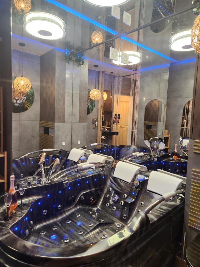 Warszawa Wola Wyjatkowe Studio Z Jacuzzi, Sauna I Fotelem Do Masazu - Exceptional Studio In Warsaw With Jacuzzi, Sauna And Massage Chair מראה חיצוני תמונה